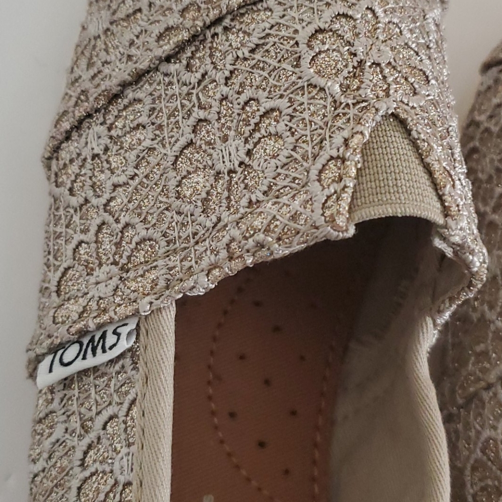 🆕️ TOMS Gold Glitter Crochet Alpargata - Picture 8 of 10